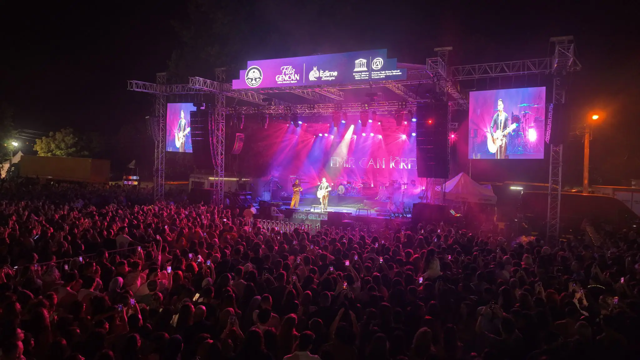 665. KIRKPINAR YAĞLI GÜREŞLERİ FESTİVALİ’NDE EMİR CAN İĞREK VE RİTİM GRUPLARI RÜZGARI ESTİ galeri görseli